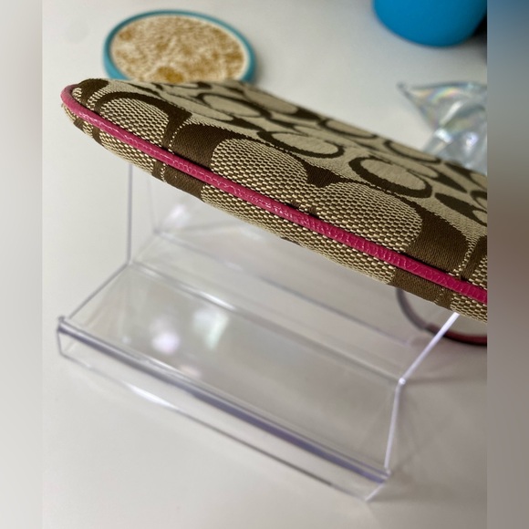 Coach Poppy pink and signature wristlet - Picture 7 of 9